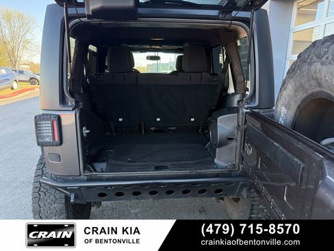 Used 2014 Jeep Wrangler Unlimited Rubicon w/ Connectivity Group AWD/4WD image 9