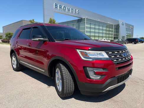 Used 2017 Ford Explorer XLT w/ Equipment Group 202A AWD/4WD image 1