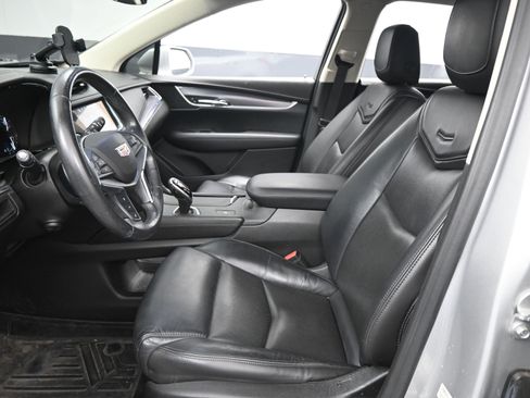 Used 2018 Cadillac XT5 Luxury w/ Driver Awareness Package image 10