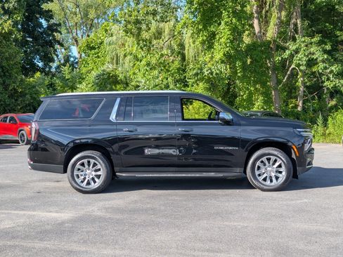New 2025 Chevrolet Suburban Premier image 8