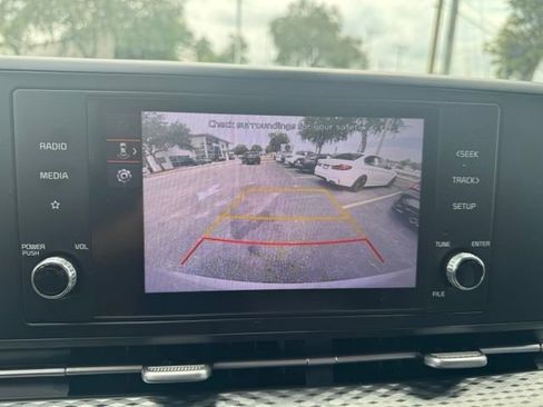 Used 2023 Kia Carnival LX FWD image 20
