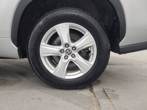 Used 2023 Toyota Highlander LE image 11