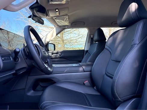 New 2026 Nissan Armada SV image 12