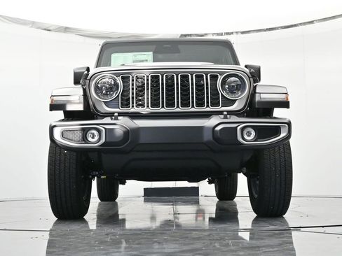 New 2026 Jeep Wrangler Unlimited Sahara AWD/4WD image 18