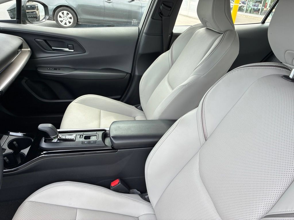 Used 2024 Toyota Prius XLE FWD image 26