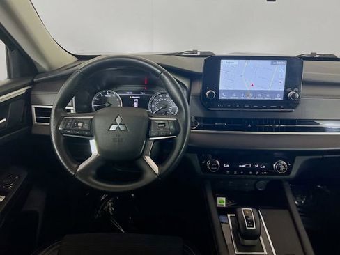 Used 2024 Mitsubishi Outlander SE image 21