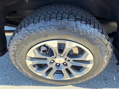 Certified 2025 Chevrolet Silverado 1500 High Country w/ Technology Package image 17