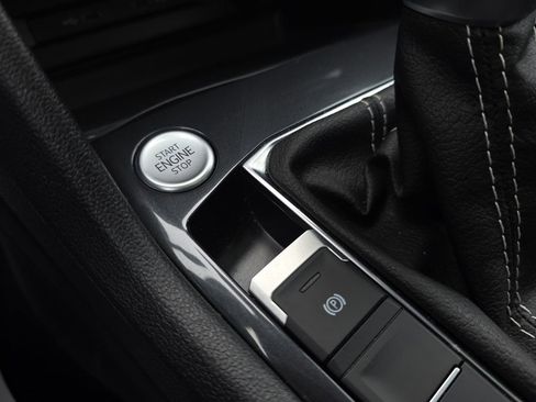 Used 2024 Volkswagen Tiguan SE image 23