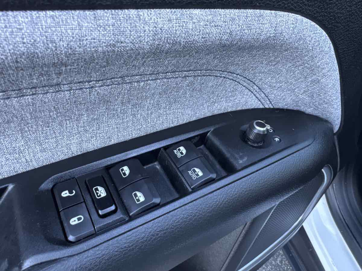 Used 2022 Jeep Compass Latitude FWD image 29