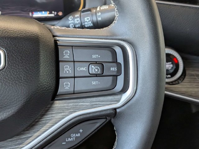 Used 2024 Jeep Wagoneer L Series II w/ Flexible Seating Group RWD image 23