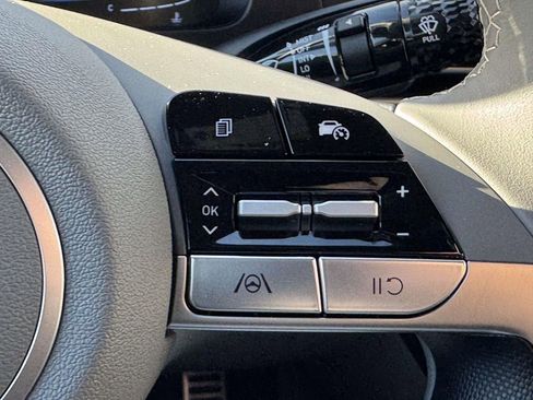 Certified 2025 Hyundai Elantra Sport image 19