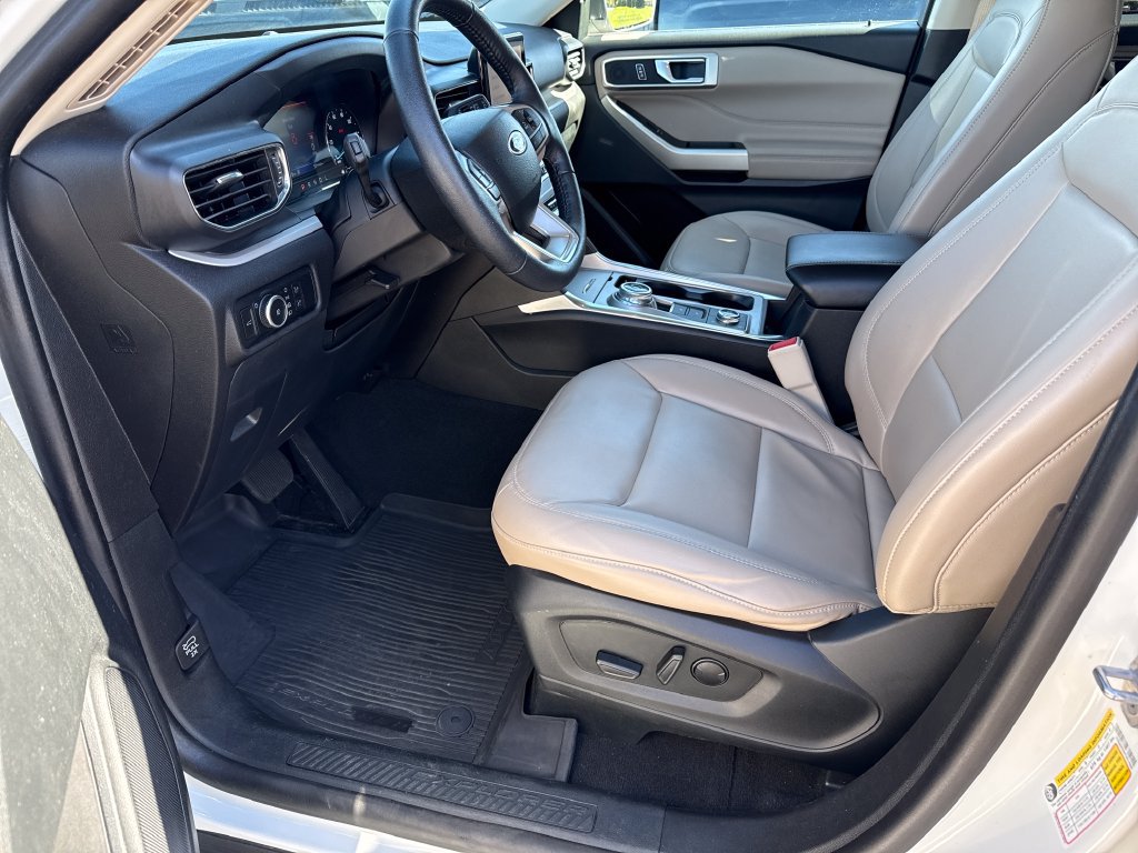 Used 2023 Ford Explorer XLT w/ Equipment Group 202A AWD/4WD image 18