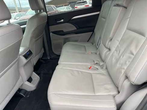 Used 2016 Toyota Highlander XLE image 10