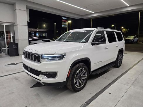 Used 2024 Jeep Wagoneer Series II w/ Flexible Seating Group image 2