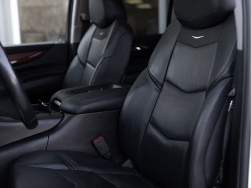 Used 2018 Cadillac Escalade Luxury image 5