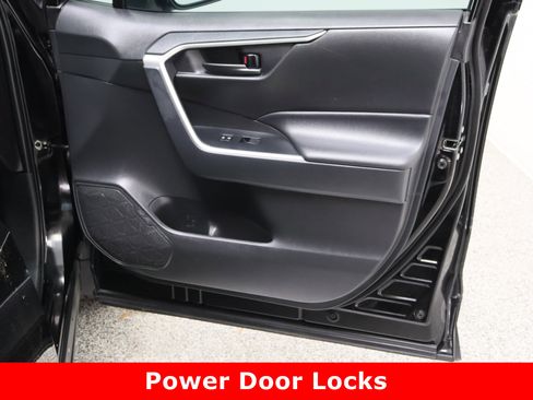 Certified 2025 Toyota RAV4 LE image 31