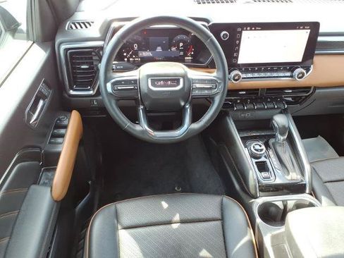 Used 2024 GMC Canyon AT4 w/ AT4 Premium Package AWD/4WD image 11