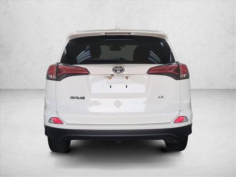 Used 2018 Toyota RAV4 LE FWD image 7