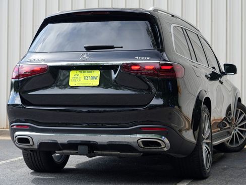 Used 2024 Mercedes-Benz GLS 580 4MATIC image 5