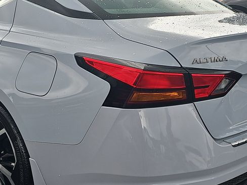 Used 2023 Nissan Altima 2.5 SR w/ SR Premium Package FWD image 39