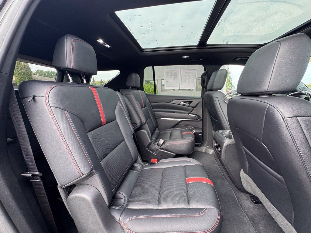 Used 2025 Chevrolet Traverse RS AWD/4WD image 40