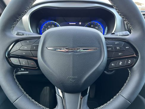 Used 2024 Chrysler Pacifica Limited w/ S Appearance Package image 26