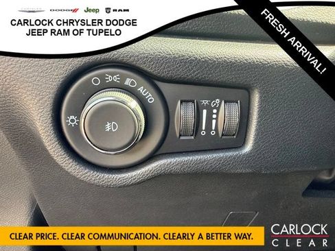 Used 2022 Chrysler Pacifica Touring FWD image 14