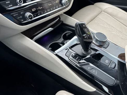 Used 2018 BMW 540i RWD image 16