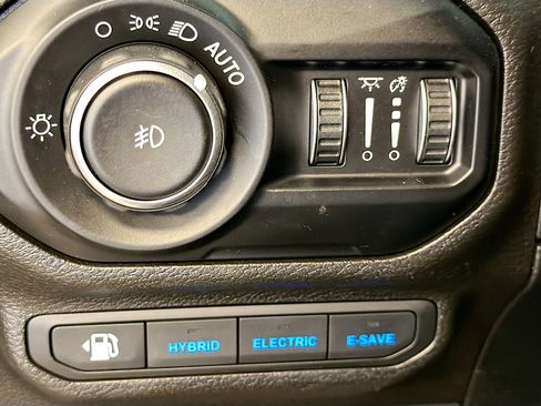 Used 2021 Jeep Wrangler Sahara w/ Cold Weather Group image 17