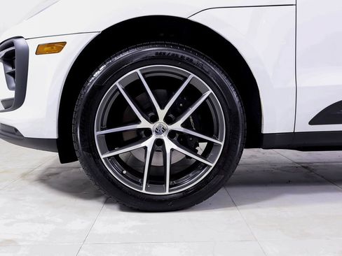 Certified 2024 Porsche Macan w/ Premium Plus Package image 22