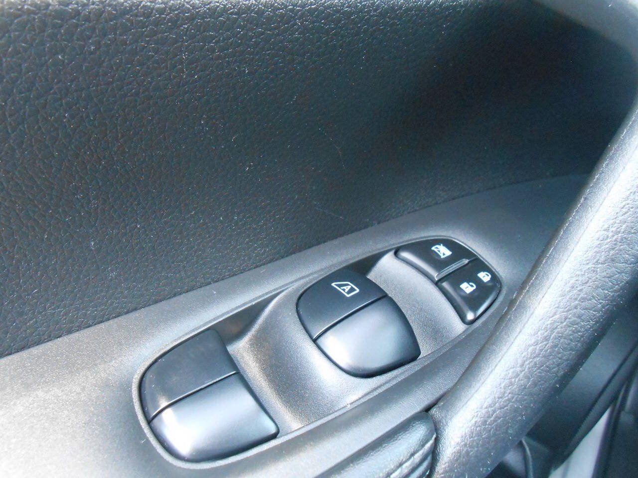Used 2020 Nissan Rogue S w/ Special Edition Package AWD/4WD image 18