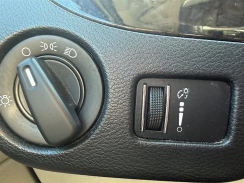 Used 2016 Dodge Grand Caravan SXT w/ UConnect Hands-Free Group FWD image 15
