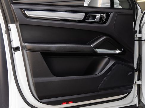 Certified 2020 Porsche Cayenne Turbo AWD/4WD image 22