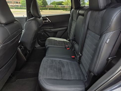 Used 2025 Mitsubishi Outlander SE FWD image 24