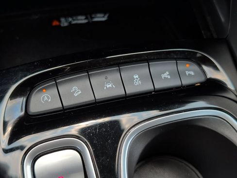 Used 2023 Buick Envision Avenir AWD/4WD image 45