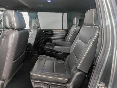 Used 2023 Chevrolet Suburban Premier RWD image 17