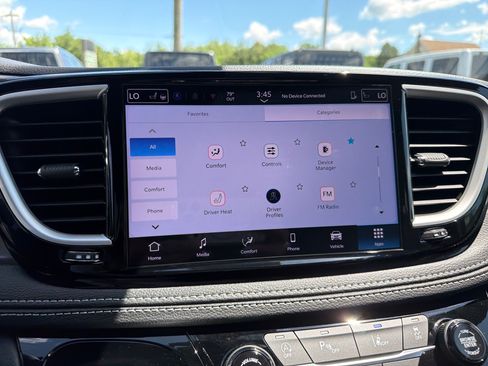 Used 2025 Chrysler Pacifica Select FWD image 28
