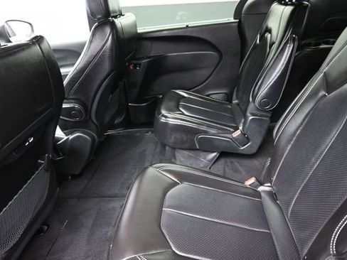 Used 2023 Chrysler Pacifica Touring-L w/ S Appearance Package FWD image 22