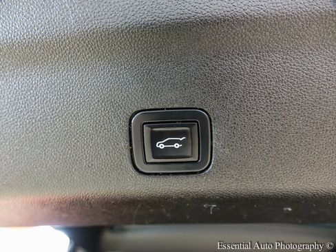 Certified 2021 Chevrolet Suburban RST w/ Luxury Package image 24