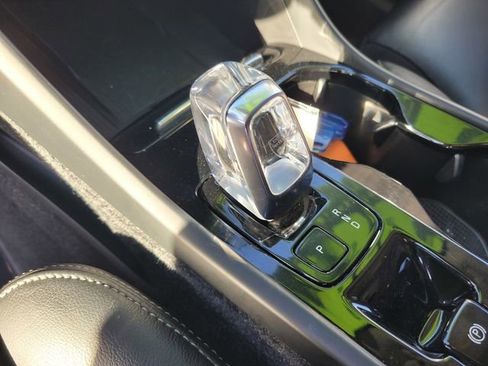 Used 2023 Volvo XC40 B5 Plus image 20