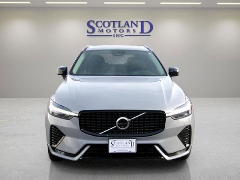 Used 2025 Volvo XC60 B5 Plus AWD/4WD image 3