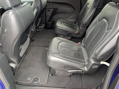 Used 2019 Chrysler Pacifica Touring-L w/ S Appearance Package FWD image 27
