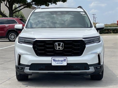 New 2025 Honda Pilot Touring image 7