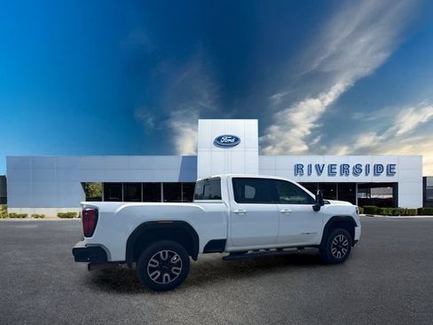 Used 2023 GMC Sierra 2500 AT4 w/ AT4 Preferred Package AWD/4WD image 3
