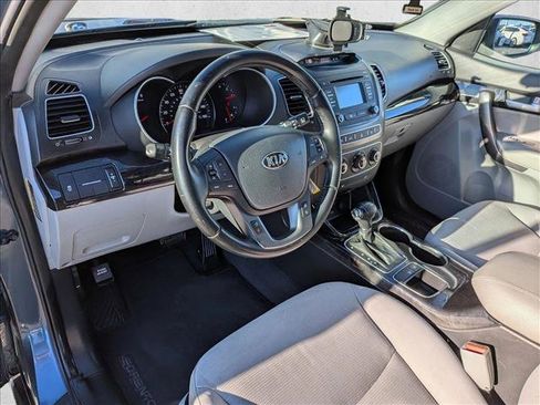 Used 2015 Kia Sorento LX image 10