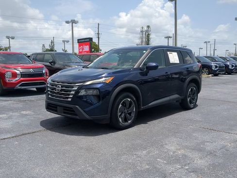 Used 2024 Nissan Rogue SV AWD/4WD image 2