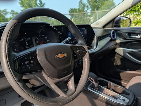 Used 2025 Chevrolet Trax LS FWD image 24