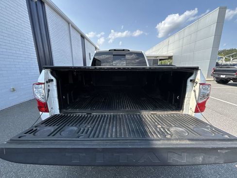 Used 2018 Nissan Titan SV RWD image 20