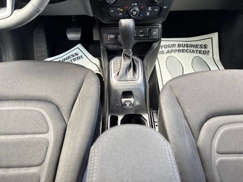 Used 2021 Jeep Renegade Latitude AWD/4WD image 29