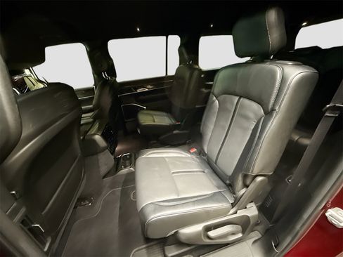 Used 2022 Jeep Wagoneer Series III w/ Flexible Seating Group image 25